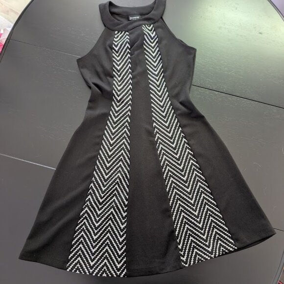 Sleeveless dress - Picture 1 of 6